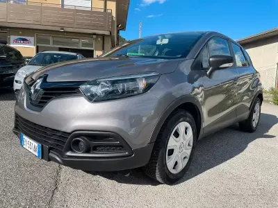 Usata Renault Captur 90 CV (66 kW) 2015 Grigio SUV