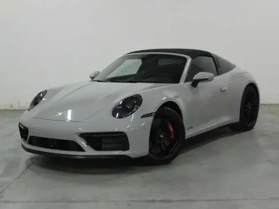 Usata Porsche 992 480 CV (353 kW) 2023 Gesso Cabrio