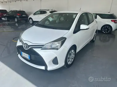 Usata Toyota Yaris 69 CV (50 kW) 2014 Bianco Utilitaria
