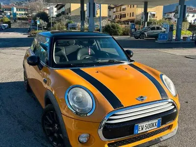 Usata Mini Cooper D 116 CV (85 kW) 2014 Arancione Utilitaria