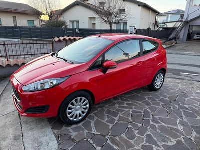 Usata Ford Fiesta Titanium 95 CV (69 kW) 2017 Rosso Berlina