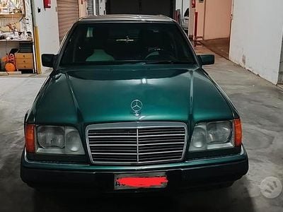 Usata Mercedes E200 136 CV (100 kW) 1995 Verde Berlina