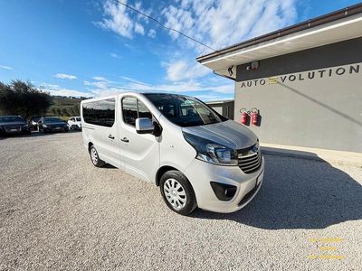 Usata Opel Vivaro 120 CV (88 kW) 2015 Argento Monovolume