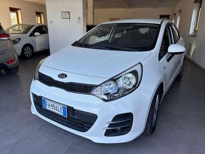 Usata Kia Rio 75 CV (55 kW) 2017 Bianco Berlina