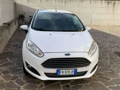 Usata Ford Fiesta Titanium 75 CV (55 kW) 2016 Bianco Utilitaria