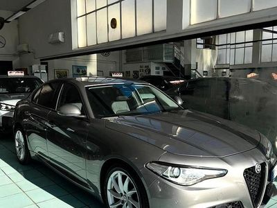Usata Alfa Romeo Giulia Super 180 CV (132 kW) 2018 Grigio Berlina