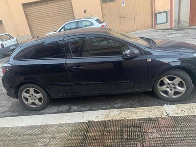 Käytetty Opel Astra 90 HP (66 kW) 2007 Musta Sedan