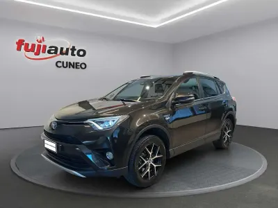 Usata Toyota RAV4 Hybrid Style 197 CV (144 kW) 2017 Dark brown met SUV
