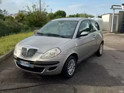 Usata Lancia Ypsilon 69 CV (50 kW) 2004 Grigio Utilitaria