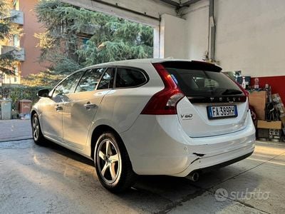 Usata Volvo V60 Summum 150 CV (110 kW) 2015 Bianco Station wagon