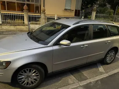 Usata Volvo V50 Momentum 125 CV (91 kW) 2006 Argento Station wagon