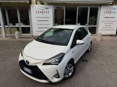 Second-hand Toyota Yaris Hybrid Lounge 73 CP (53 kW) 2019 Alb Berlinǎ