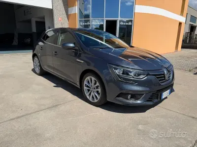 Usata Renault Mégane IV Business 110 CV (80 kW) 2018 Grigio Berlina