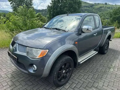 Usata Mitsubishi L200 Intense 136 CV (100 kW) 2006 Vernive metallizzata Pick-up