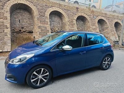 Usata Peugeot 208 Allure 75 CV (55 kW) 2017 Viola Utilitaria
