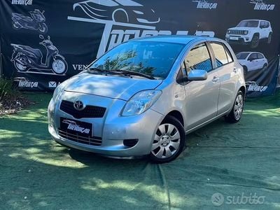 Usata Toyota Yaris Sol 69 CV (50 kW) 2008 Grigio Utilitaria