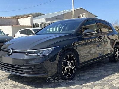 Usata VW Golf VIII Life 116 CV (85 kW) 2022 Grigio Berlina