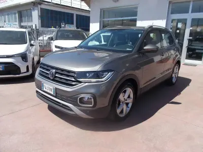 Usata VW T-Cross Advance 116 CV (85 kW) 2019 Limestone grey SUV