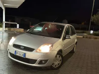 Usata Ford Fiesta Titanium 68 CV (50 kW) 2007 Utilitaria