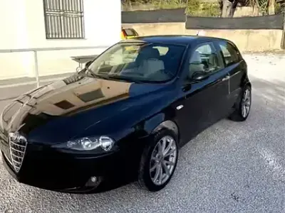 Usata Alfa Romeo 147 120 CV (88 kW) 2006 Nero Utilitaria
