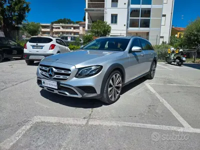 Usata Mercedes E220 Premium 194 CV (142 kW) 2017 Grigio Station wagon
