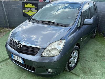 Usata Toyota Corolla Verso 2003 Blu Monovolume