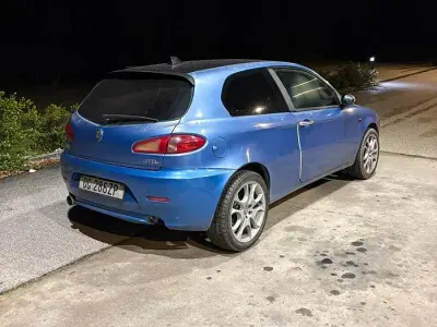 Usata Alfa Romeo 147 120 CV (88 kW) 2007 Blu Utilitaria