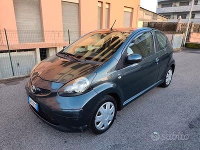 Usata Toyota Aygo 67 CV (49 kW) 2008 Grigio Utilitaria