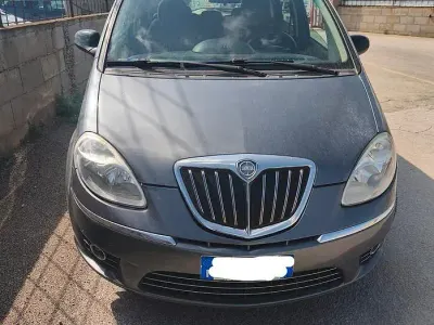 Usata Lancia Musa 90 CV (66 kW) 2011 Grigio Monovolume