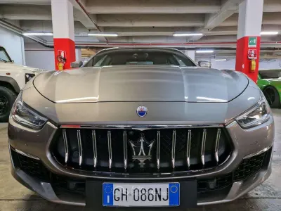 Begagnad Maserati Ghibli GranLusso 349 HK (256 kW) 2022 Grå Sedan