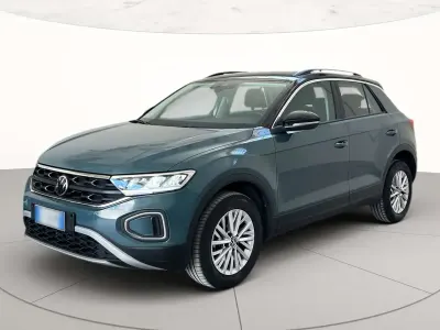 Usata VW T-Roc Life 116 CV (85 kW) 2025 Petroleum blue metallizzato ne SUV