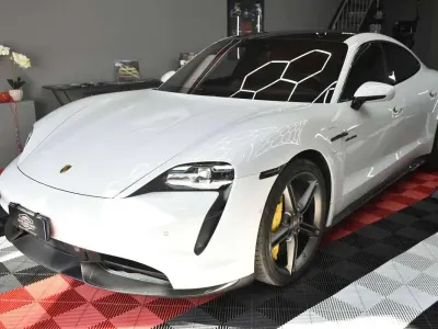 Usata Porsche Taycan Turbo S 141 kW (193 CV) 2020 Pure white Berlina