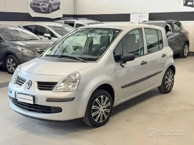 Usata Renault Modus Dynamique 75 CV (55 kW) 2008 Grigio Monovolume