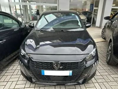 Usata Peugeot 208 Allure 101 CV (74 kW) 2025 Nero Utilitaria