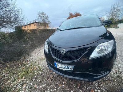 Usata Lancia Ypsilon 80 CV (58 kW) 2019 Nero Utilitaria