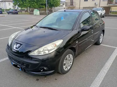 Käytetty Peugeot 206 60 HP (44 kW) 2009 Musta Sedan