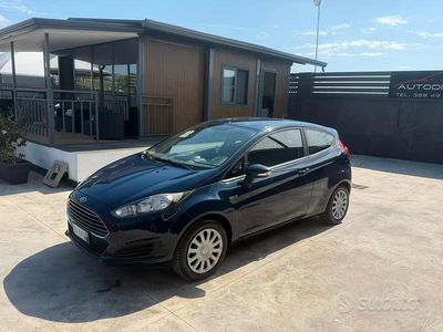 Usata Ford Fiesta 60 CV (44 kW) 2015 Blu Berlina