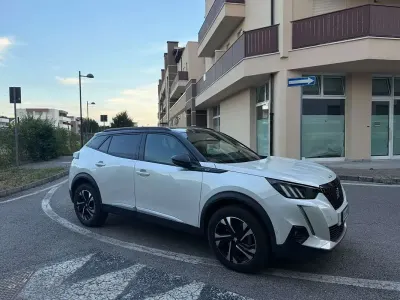Usata Peugeot 2008 GT 131 CV (96 kW) 2021 Bianco SUV