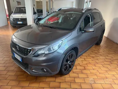 Usata Peugeot 2008 99 CV (72 kW) 2017 Marrone SUV