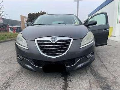 Usado Lancia Delta Silver 120 CV (88 kW) 2012 Gris Utilitario