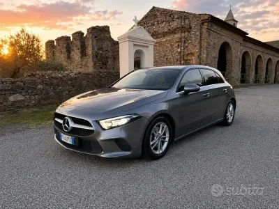 Usata Mercedes 180 116 CV (85 kW) 2019 Grigio Berlina