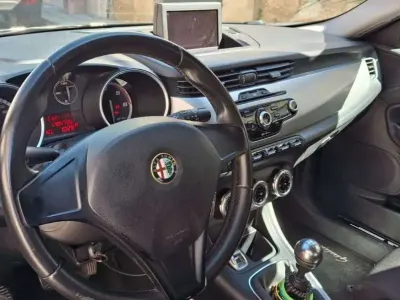 Brugt Alfa Romeo Giulietta Exclusive 105 HK (77 kW) 2012 Hatchback