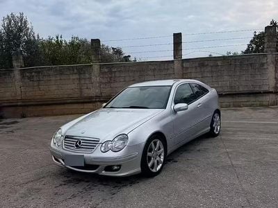 Usata Mercedes C220 150 CV (110 kW) 2005 Grigio Coupé