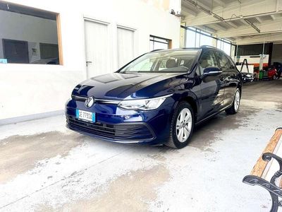 Usata VW Golf VIII Life 110 CV (80 kW) 2021 Blu/azzurro Station wagon