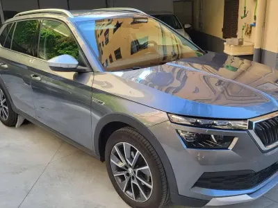 Usata Skoda Kamiq ScoutLine 110 CV (80 kW) 2023 Grigio graphite metal SUV