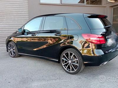 Usata Mercedes B200 Premium 135 CV (99 kW) 2017 Nero Monovolume