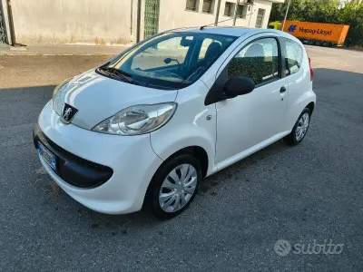 Usata Peugeot 107 68 CV (50 kW) 2008 Bianco Utilitaria