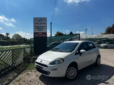 Usata Fiat Grande Punto 69 CV (50 kW) 2013 Bianco Utilitaria
