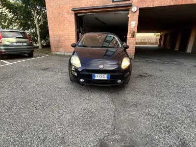 Usata Fiat Punto Street 95 CV (69 kW) 2018 Blu/azzurro Utilitaria