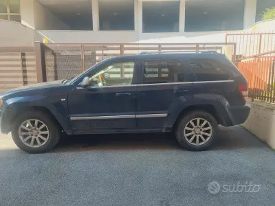 Usata Jeep Grand Cherokee Overland 218 CV (160 kW) 2006 Blu SUV